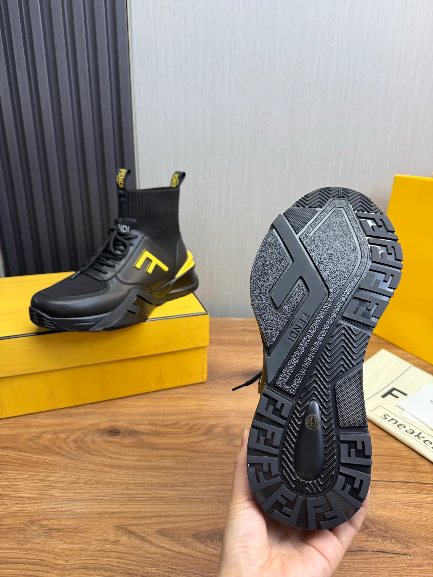 Men's men's shoes 💰560💰 Fendi [Fendi] hot style is on the market 🔥Fashionable casual men's shoes 🔱 Made of original brand fly knit fabric. Original cowhide + breathable mesh lining + sheepskin feet. Perfect shape and top quality, you deserve it 🔜Original rubber outsole, ultra-light, non-slip and wear-resistant 👣 Standard size 38-44